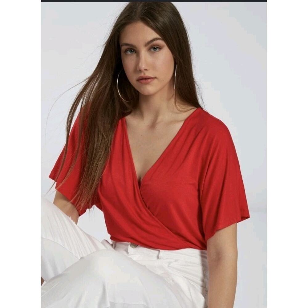 JOHNNY cut to curve short sleeve XL red Blouse NWT #476